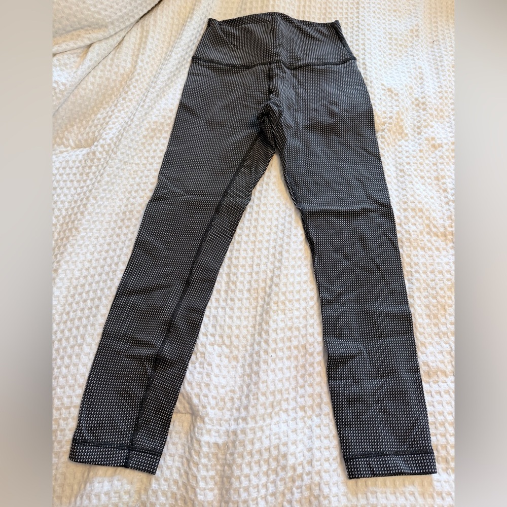 Lululemon Black & White Textured Leggings Size 6 Great Condition